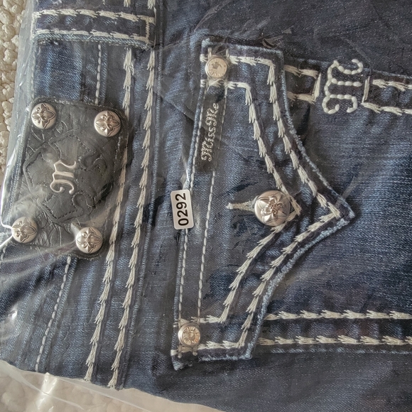 Miss Me Indigo Jeans with Cream Stitching - Picture 10 of 10